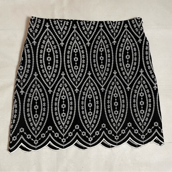New LOFT Cotton Black White Embroidered Scalloped Shift Skirt Size 10 - Picture 4 of 9